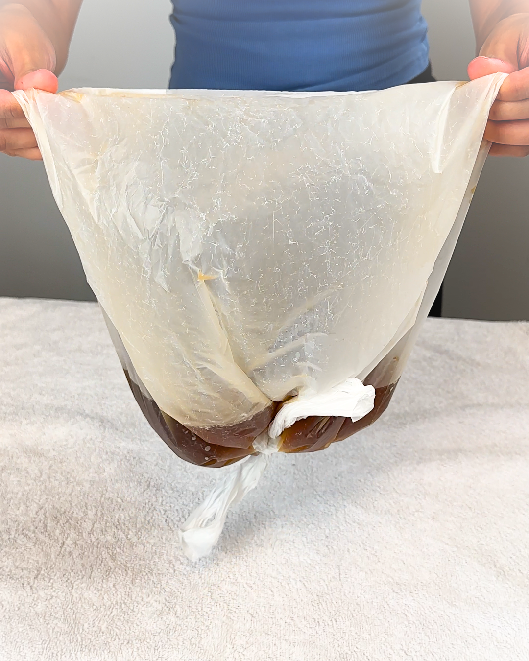 Bag wrapping hack to prevent spills