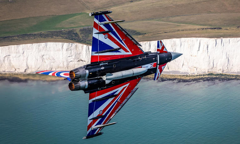 BAE Systems wins £450million contract to build advanced radar for RAF ...