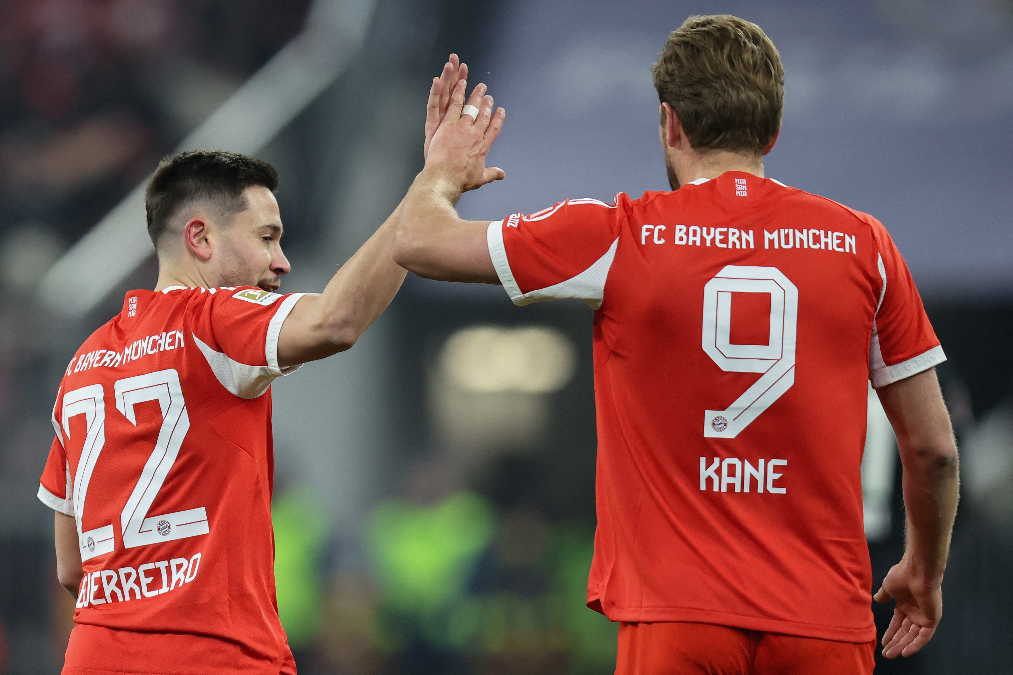 Si las miradas mataran: Harry Kane, del Bayern Múnich, admite su enojo con Raphaël Guerreiro