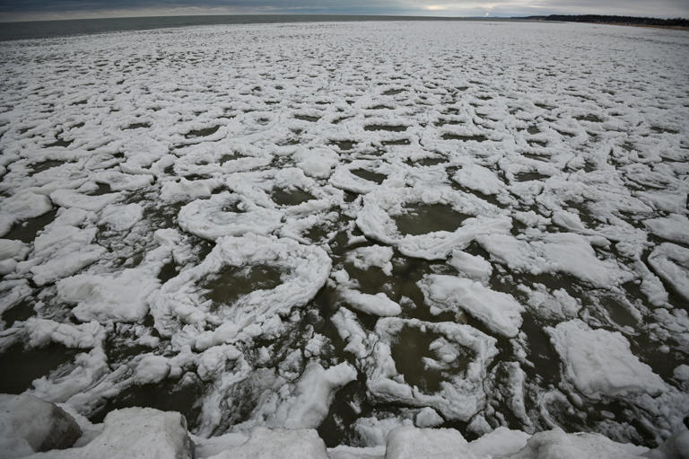 Elaborate ice formations make Michigan lighthouses fun to visit in ...