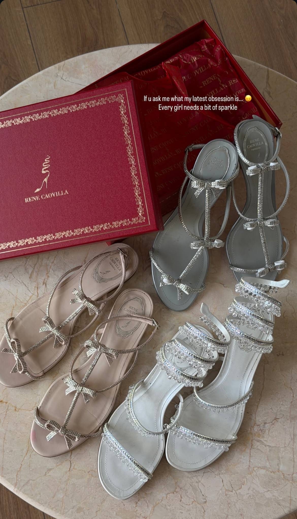 Lương Thùy Linh mừng cưới Phương Nhi, xóa tan tin đồn nghỉ chơi