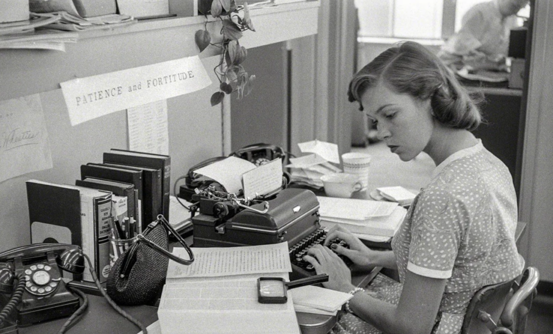 20 vintage photos that capture people’s working days before smartphones