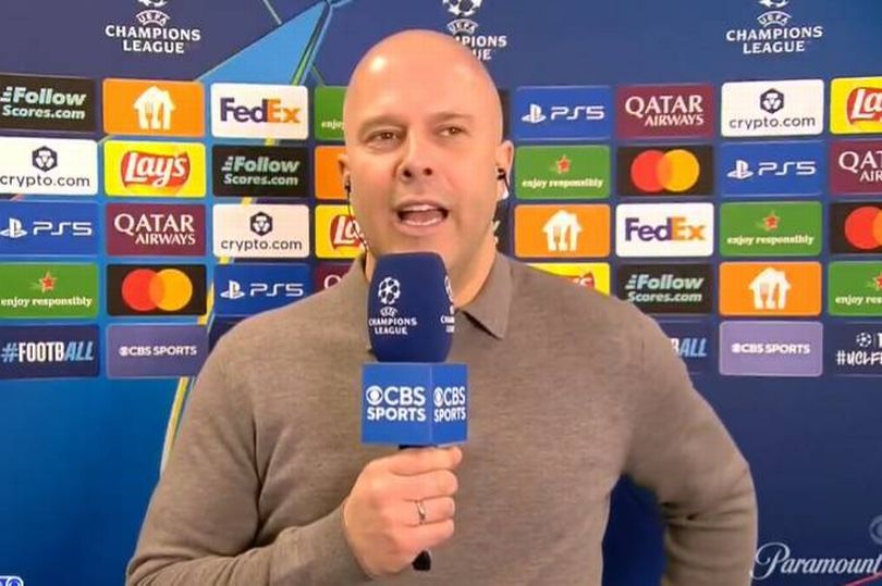 Arne Slot no puede evitar criticar a Jamie Carragher después de la victoria del Liverpool: «Es difícil escucharte»