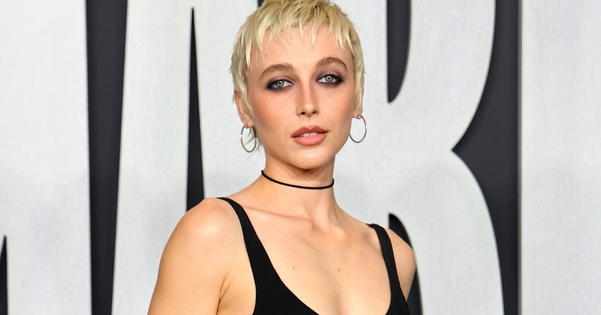 emma-chamberlain-s-see-through-minidress-is-made-of-sequins