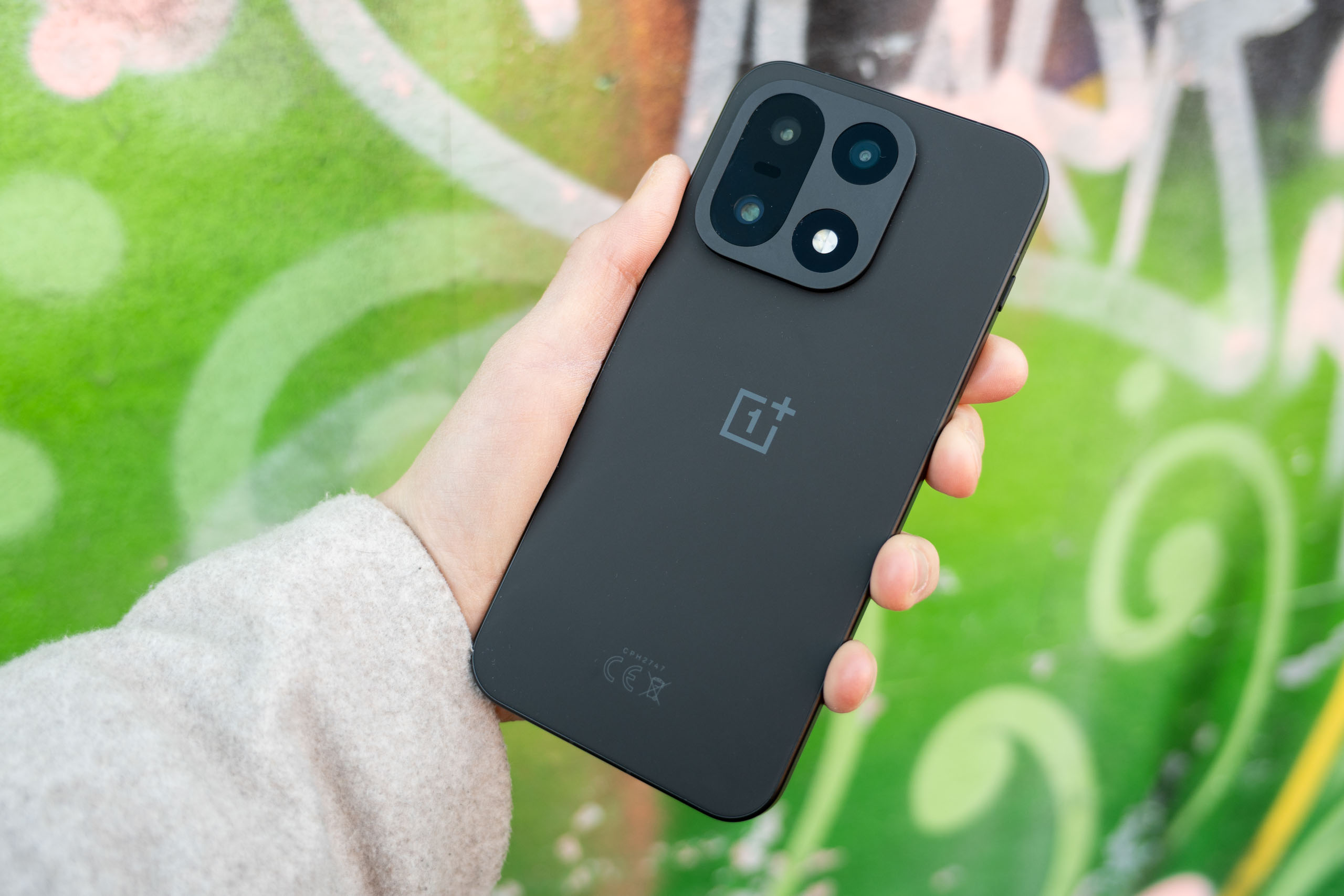 OnePlus 15 review: Better value than an iPhone, better pics too!