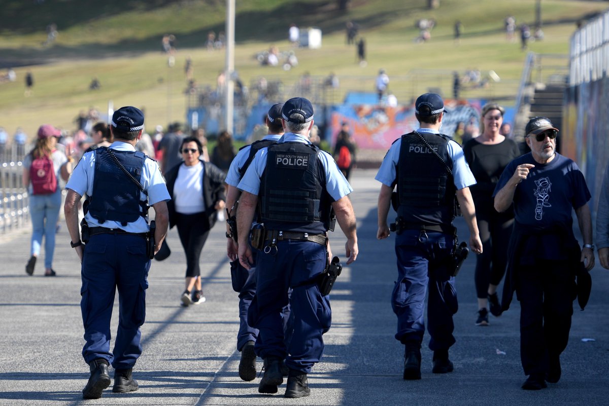 Gunman at large in shootings that killed 3 in Australia
