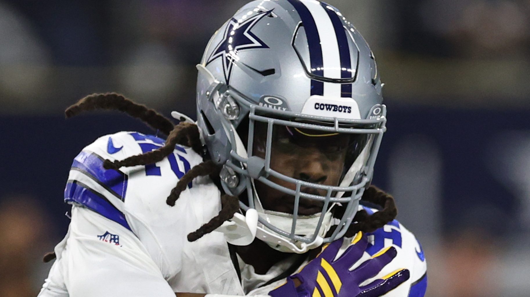 Panthers pushed to bring back veteran pass rusher