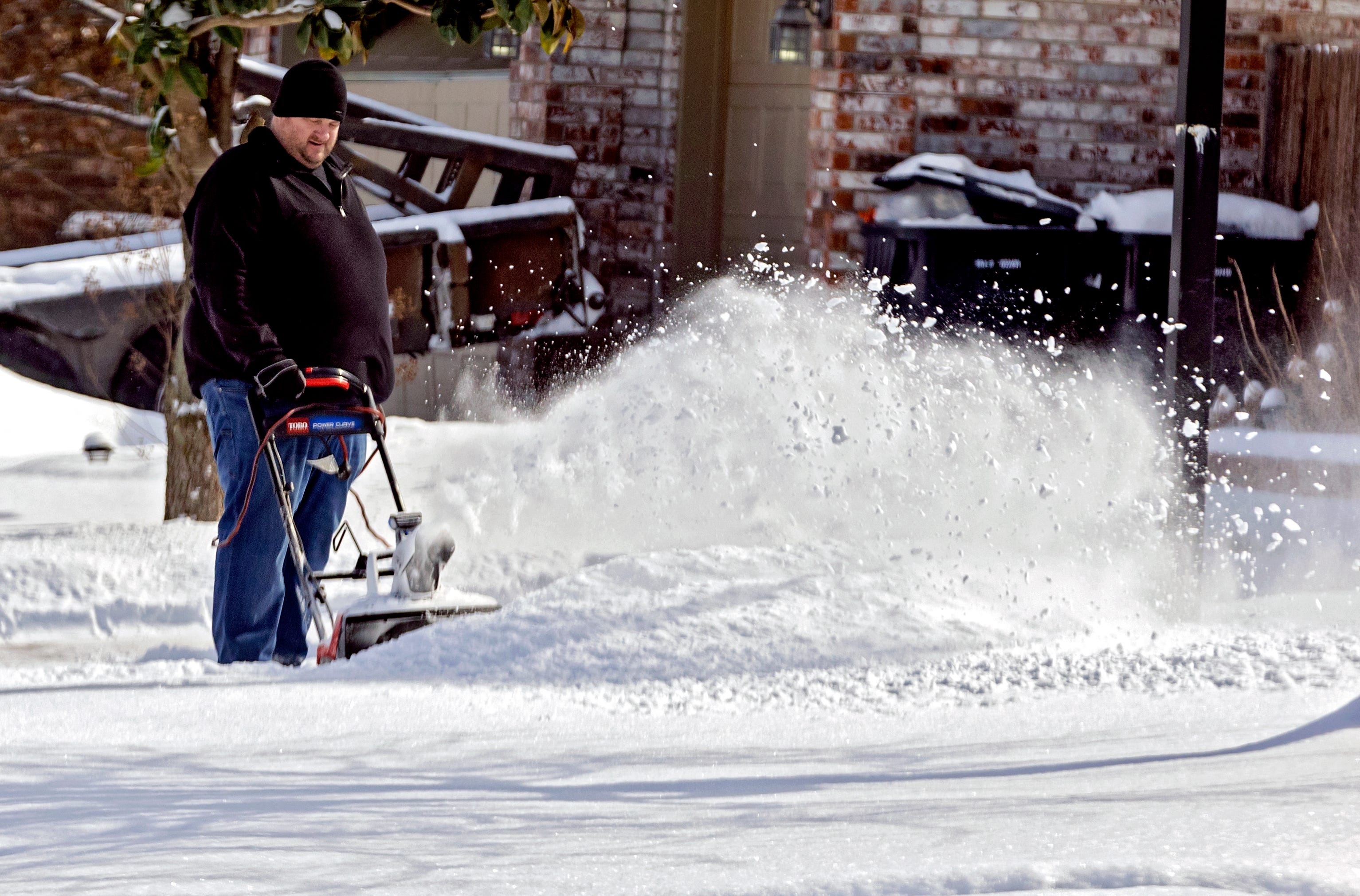 OKC braces for winter storm as snow reaches metro, see forecasts, maps