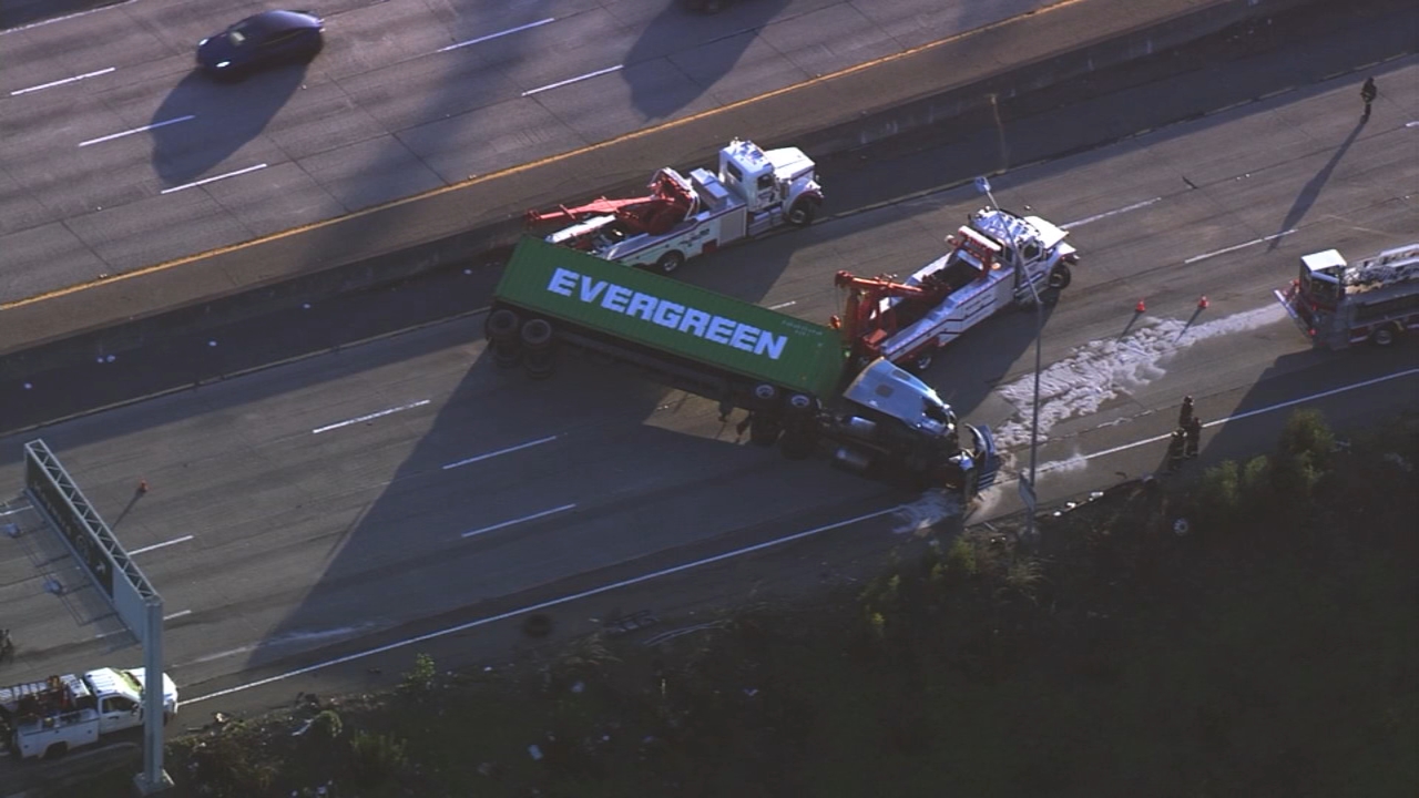 Overturned big rig causing massive traffic delays on westbound CA-24 ...