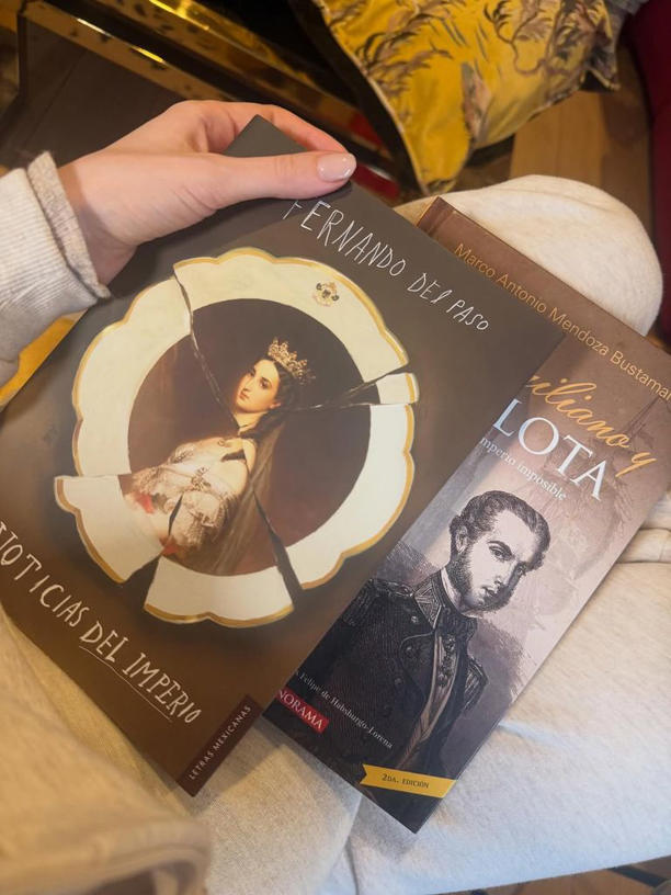 La actriz se ha sumergido en diversas lecturas para comprender a profundidad el personaje de Carlota.