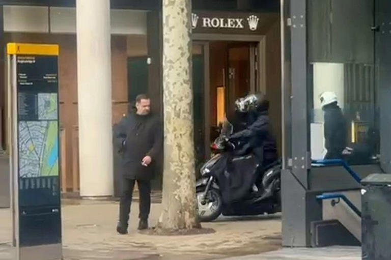 Armed moped gang caught on CCTV raiding luxury Rolex store in broad ...