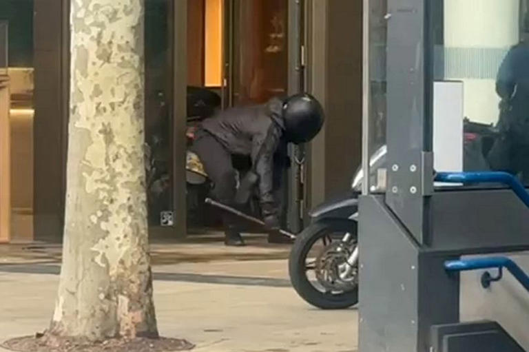Armed moped gang caught on CCTV raiding luxury Rolex store in broad ...