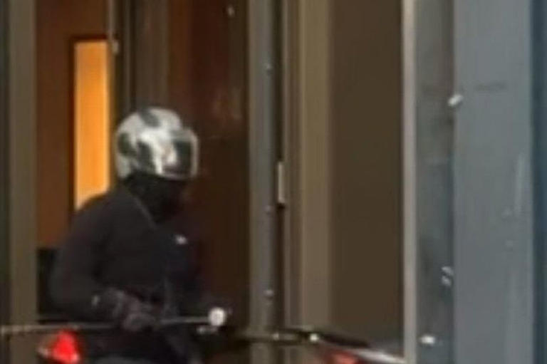 Armed moped gang caught on CCTV raiding luxury Rolex store in broad ...