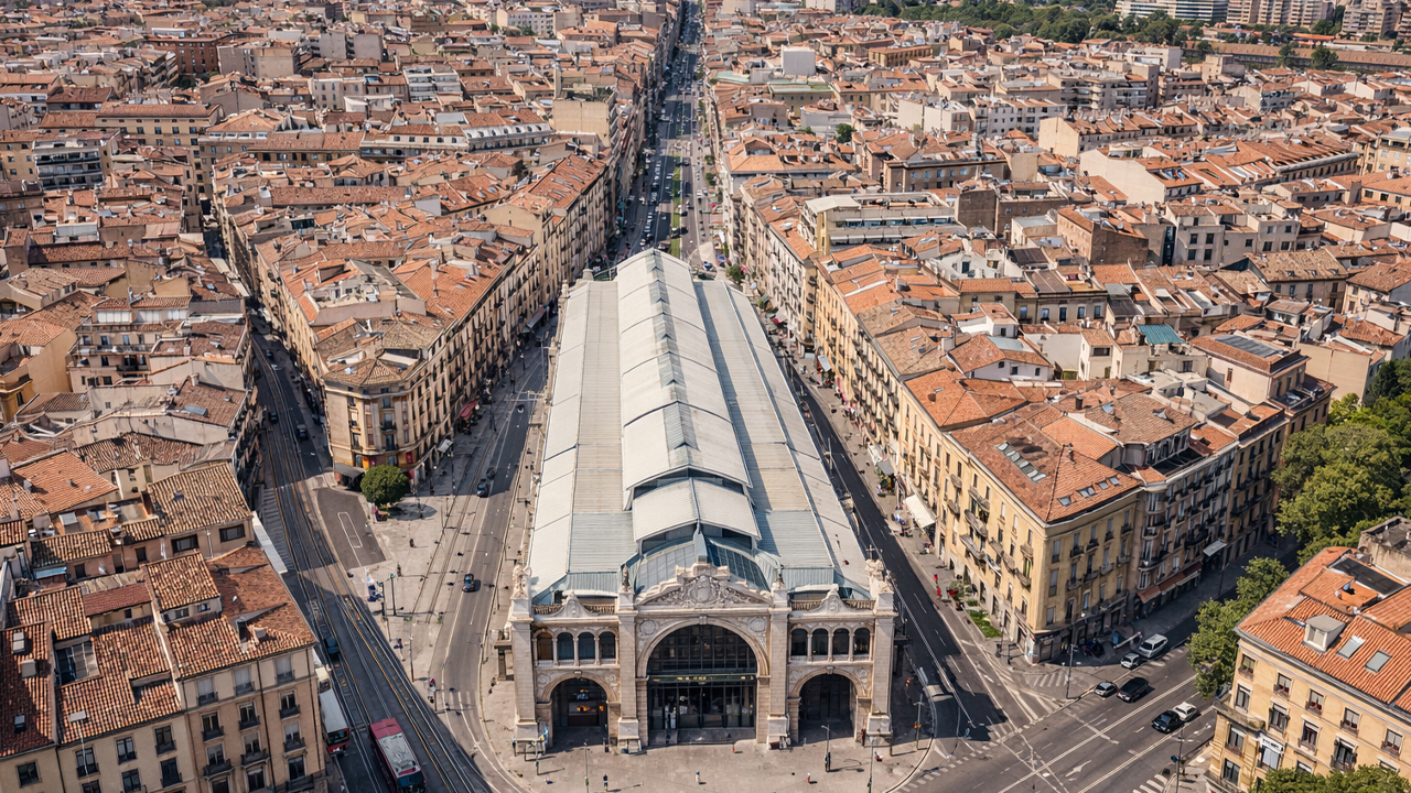 A hall of trade anchored in Zaragoza’s urban heart