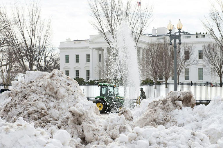 Frostbite warning issued for 'life-threatening' snowstorm as America ...