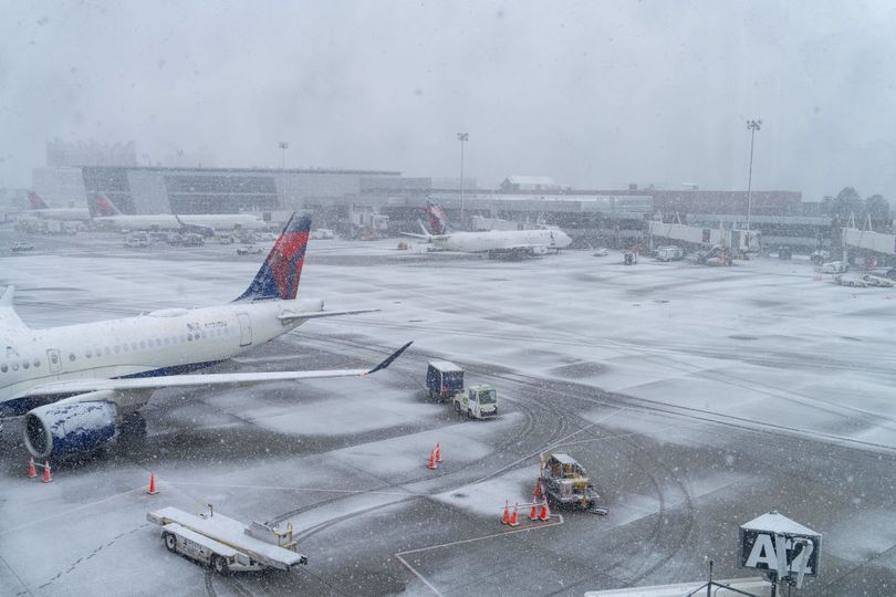 Winter storm chaos grips US as nearly 10,000 flights are canceled