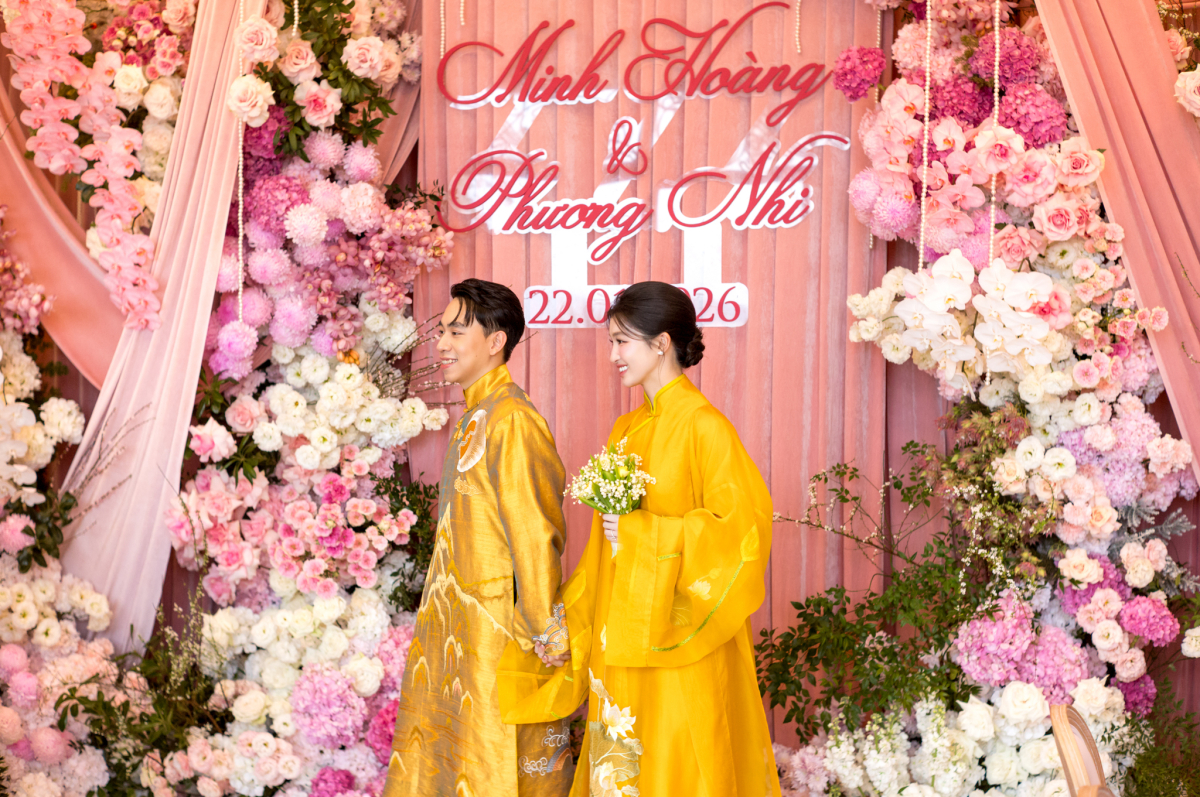 'Dâu hào môn' Phương Nhi tình tứ bên chồng