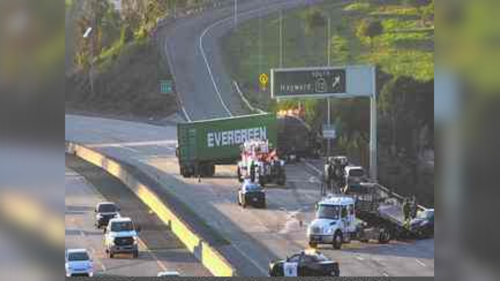 Westbound Highway 24 in Oakland reopens after crash involving big rig