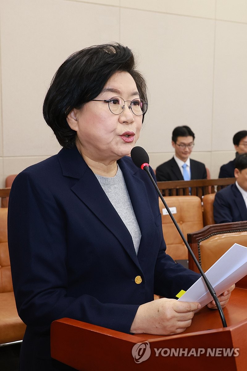 Lee withdraws nomination for budget minister amid controversy over personal issues<br><br>