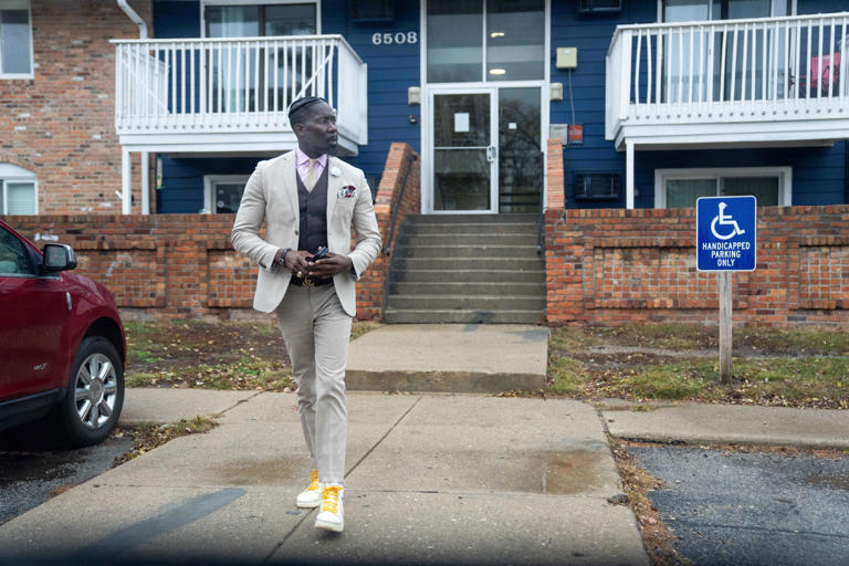 Ex superintendente de escuelas de Iowa se declara culpable de reclamar falsamente ciudadanía estadounidense