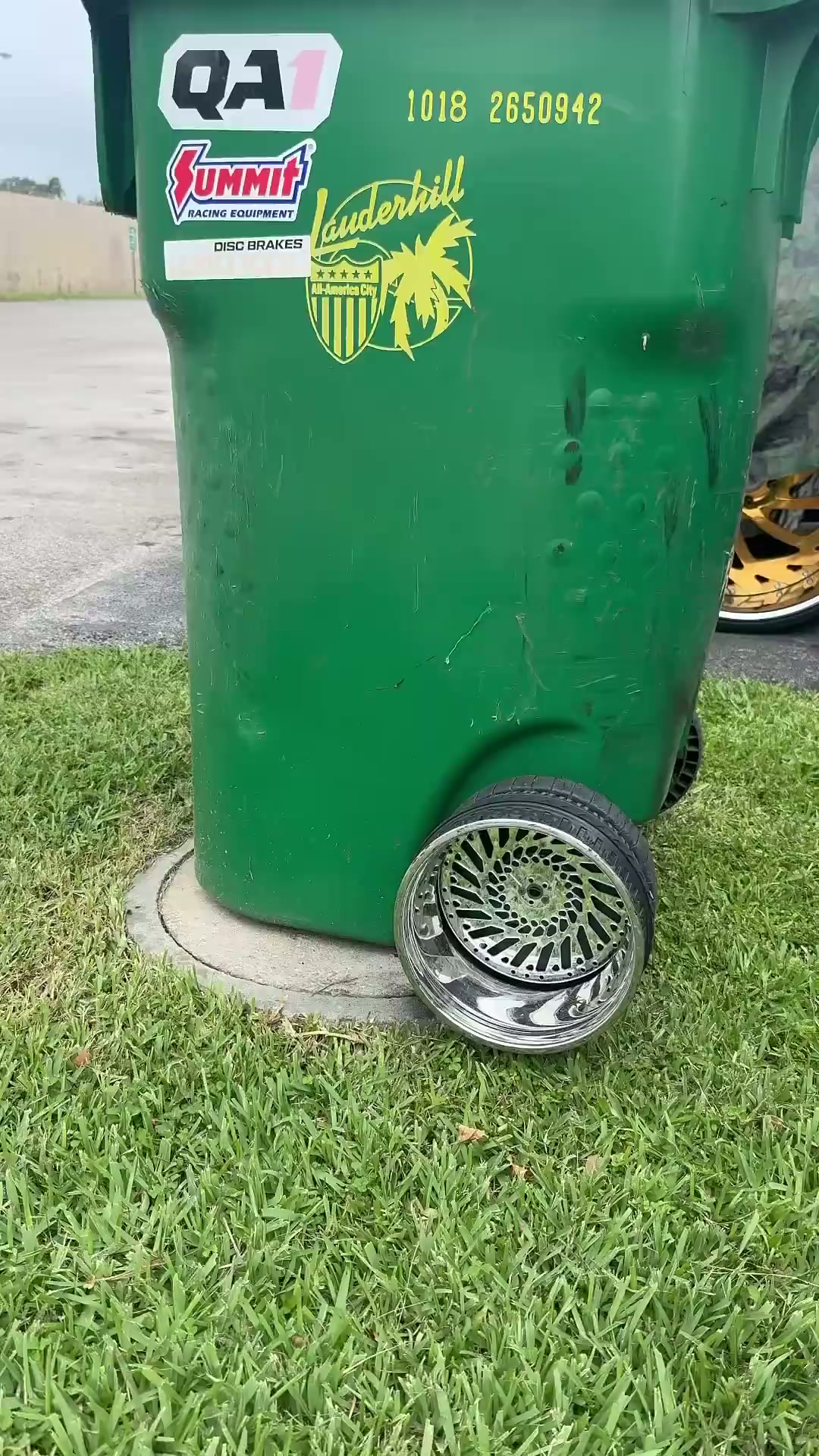 2jzdonk293 put some rims on his trash can