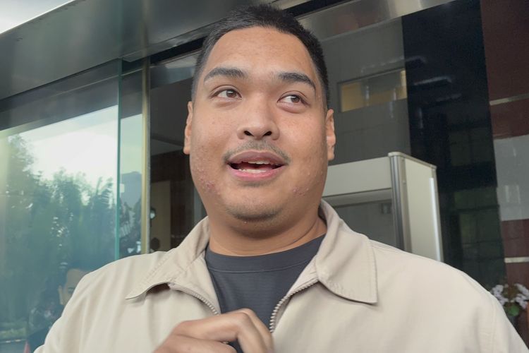 Mantan Menteri Pemuda dan Olahraga (Menpora) Dito Ariotedjo usai diperiksa sebagai saksi terkait kasus kuota haji 2024 di Gedung Merah Putih, Komisi Pemberantasan Korupsi (KPK) pada Jumat (23/1/2026).