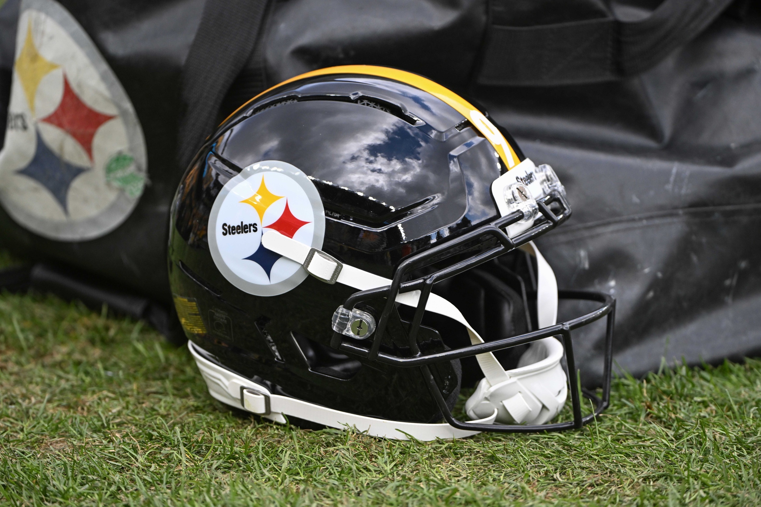 Steelers' favorite to be new head coach is revealed: 'Leader in the ...