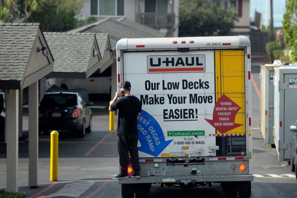 Americans have stopped moving as relocations drop by half since 2021