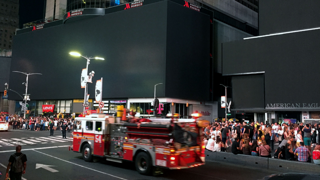 NOAA Warns 22 States R3 Blackout From Solar Flare—Power Grids At Risk<br><br>