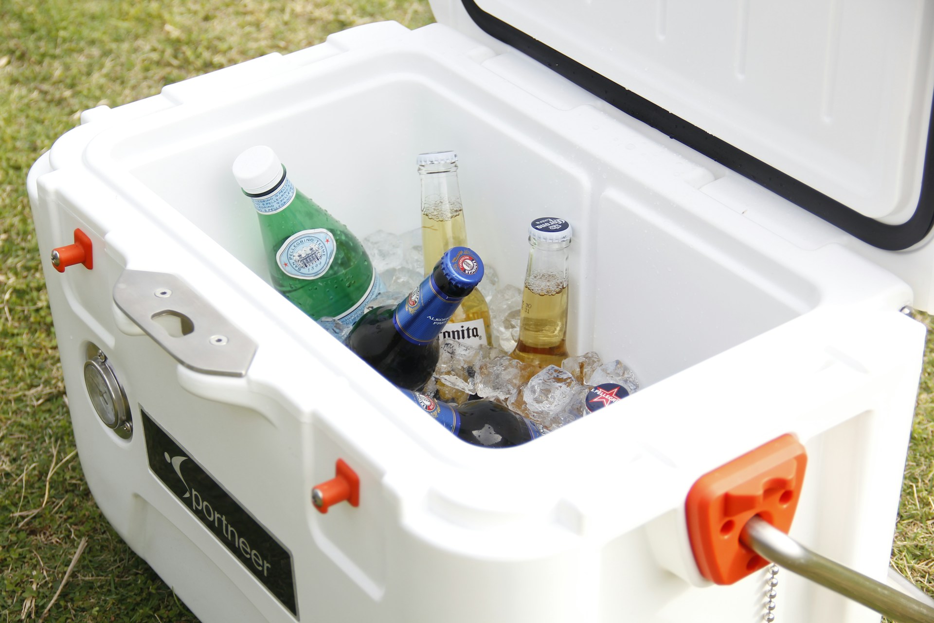 Road trip packing tips to save money
