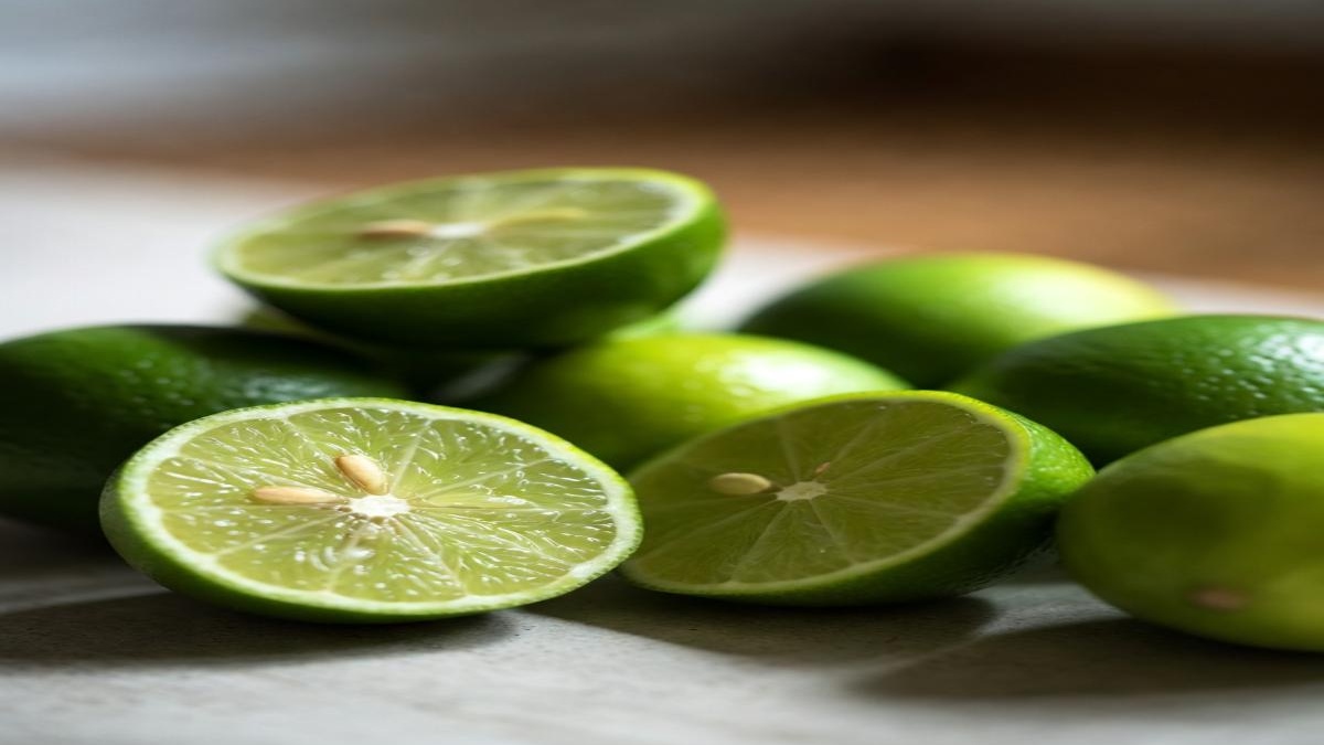 Why adding limes to your diet could boost your heart, immunity, and digestion, according to experts<br><br>