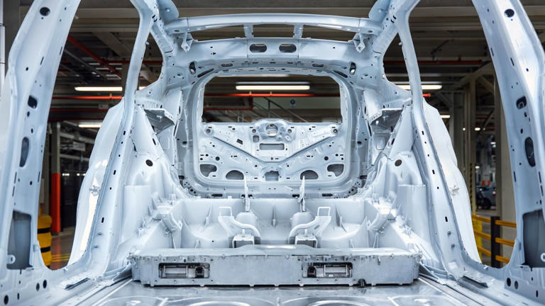 Volvo: in arrivo un nuovo modello elettrico compatto nel 2027