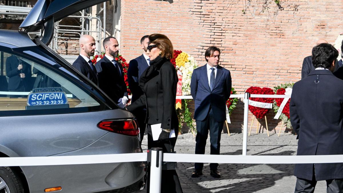 Último adiós a Valentino en Roma: desde Ernesto de Hannover o Naty ...