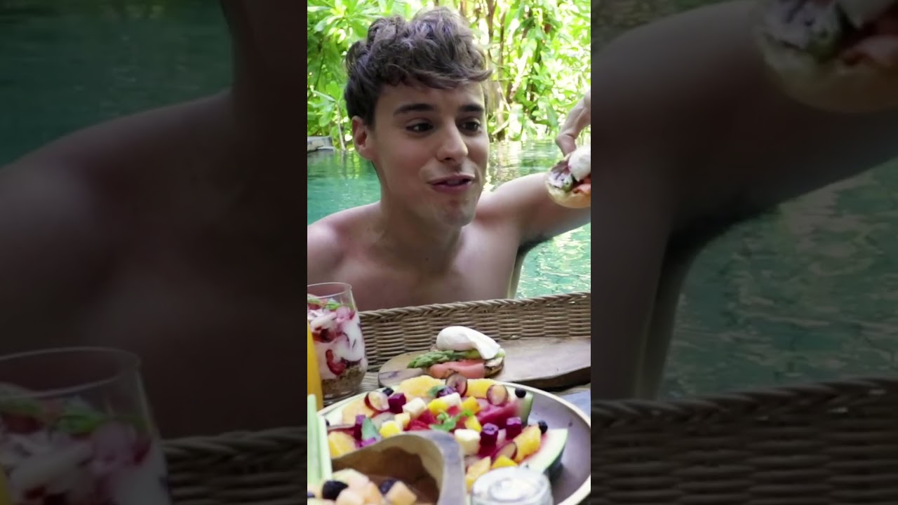 I ate a five star hotel floating breakfast on water
