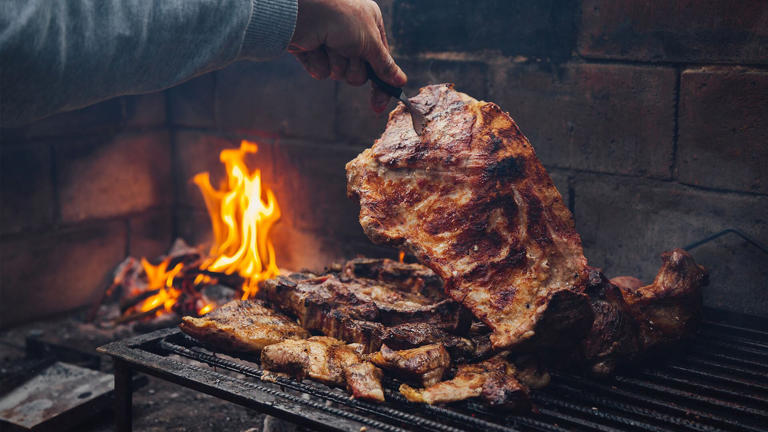 Ni carbón ni leña: la nueva forma para cocinar asado a la parrilla que es más rápida y fácil