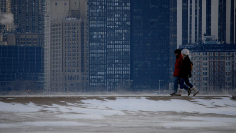Chicago weather: Arctic air brings dangerous wind chills, closes schools
