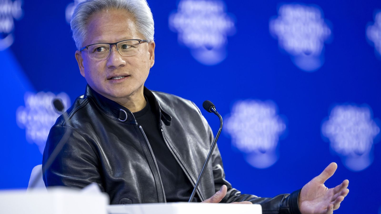 El CEO de Nvidia predice en Davos qué profesionales ganarán sueldos de ...