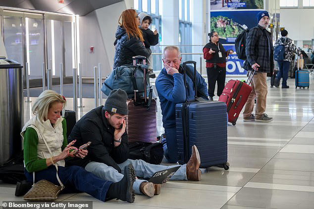 Travel chaos warning as 6,000 flights face disruption across 50 US airports