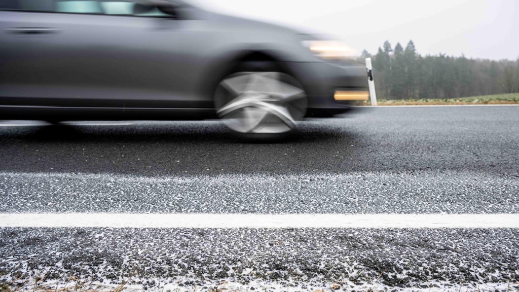 What is black ice? How freezing rain, sleet and winter weather create ...
