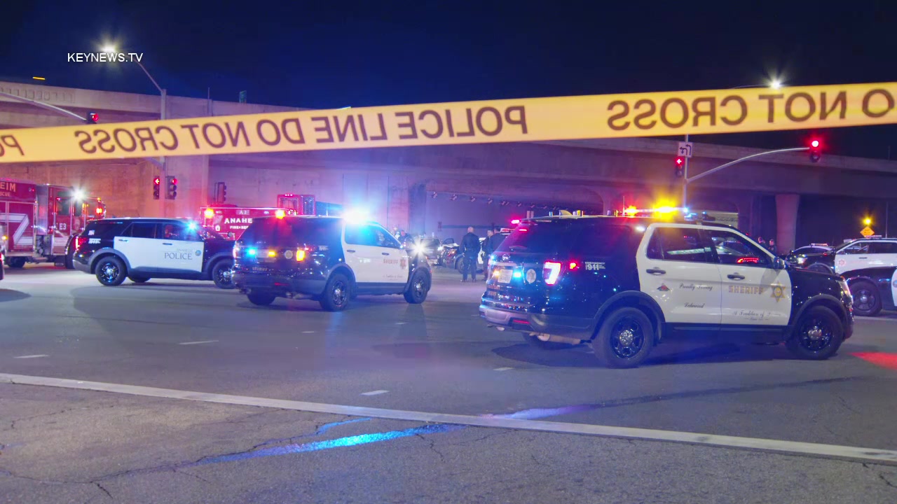 Robbery suspect killed in shootout with deputies in West Hills