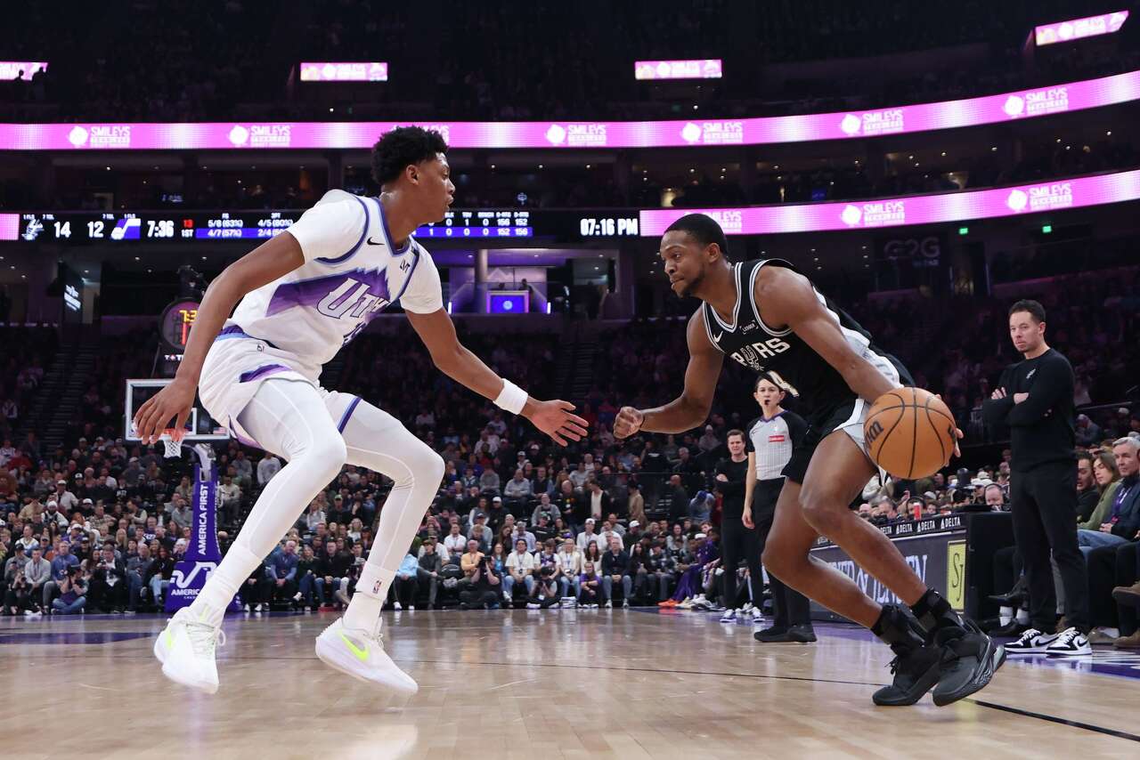 De'Aaron Fox plays like an All-Star in shooting Spurs past Jazz in ...