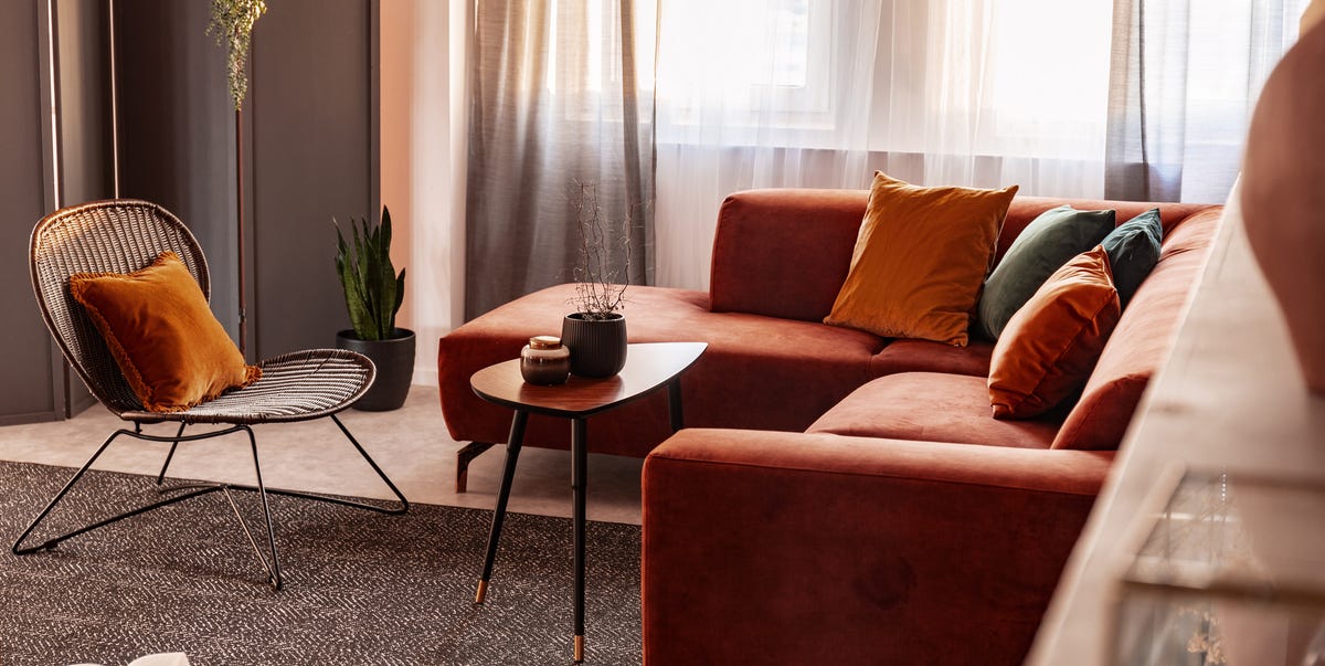 Design experts say these small living room mistakes make a space feel ... - Compact Living Space Design