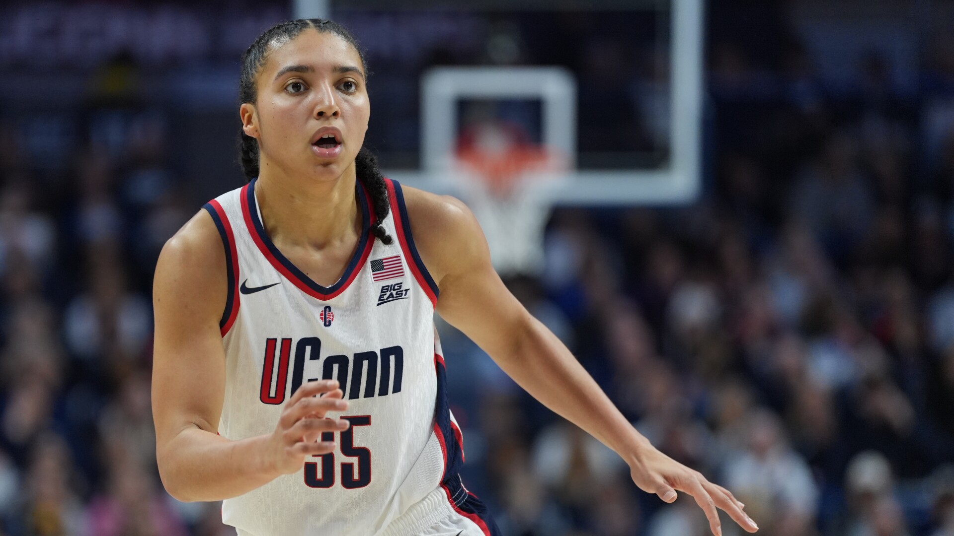 Azzi Fudd plays in front of hometown fans for last time in UConn ...