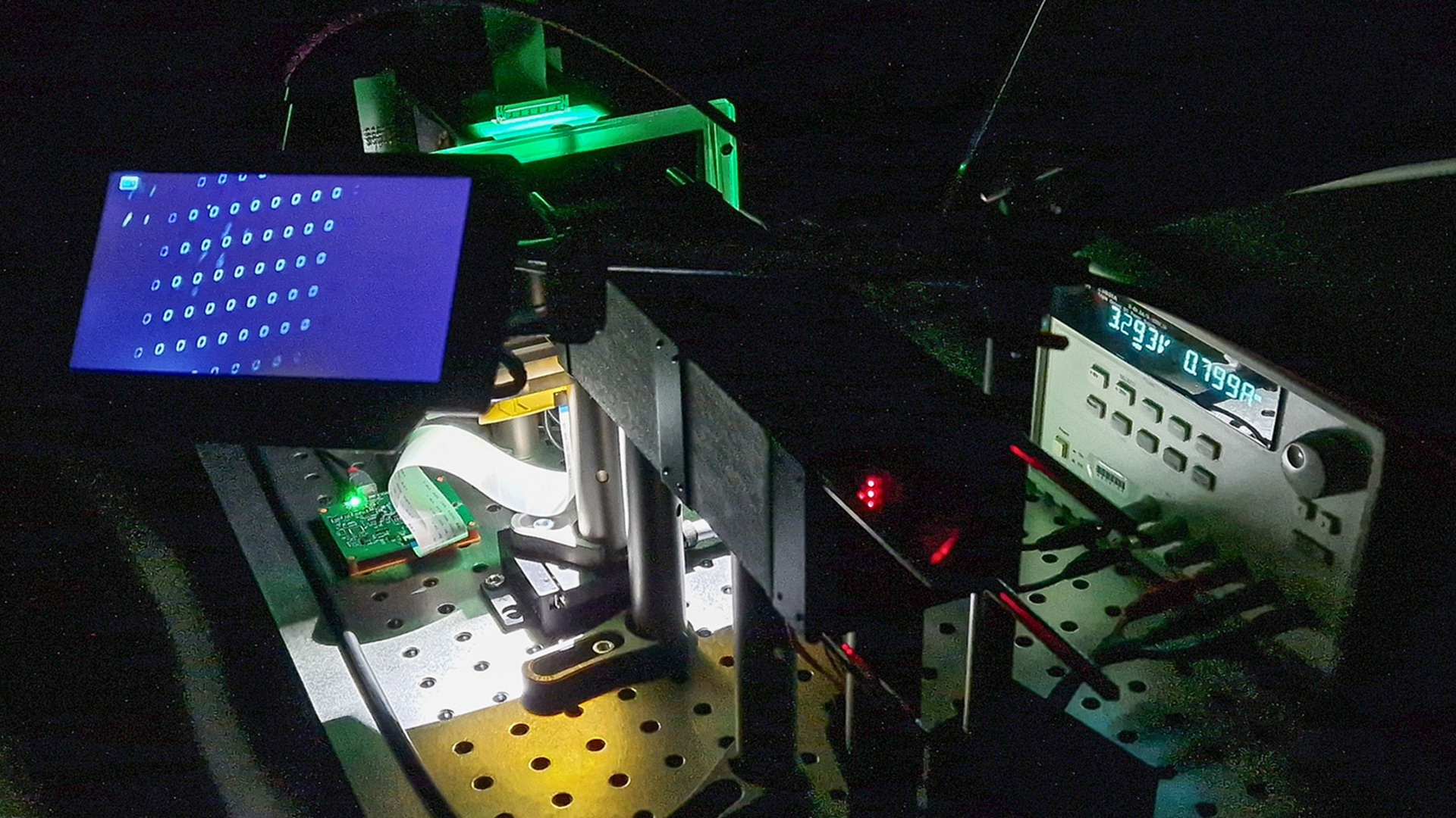 New chip tech inspired by the human brain uses tiny LEDs to slash AI ...