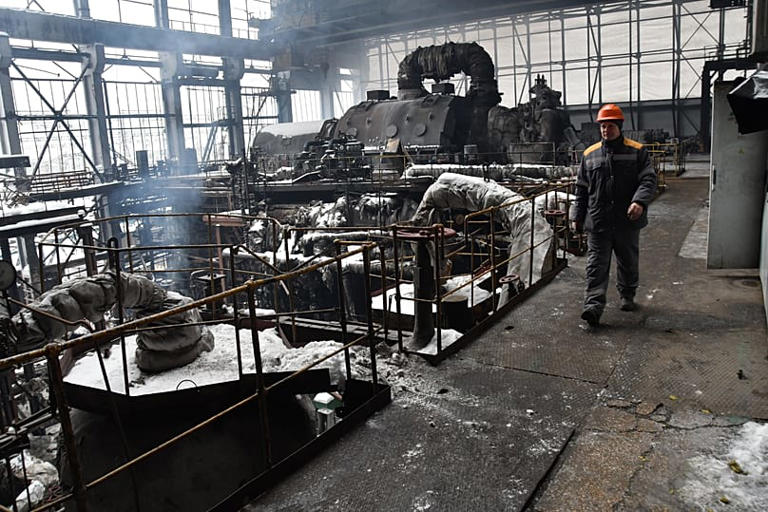 EU sends emergency generators to Ukraine as Russian strikes cut power ...