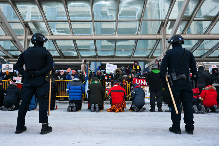 Thousands march in Minnesota and hundreds of businesses close to ...