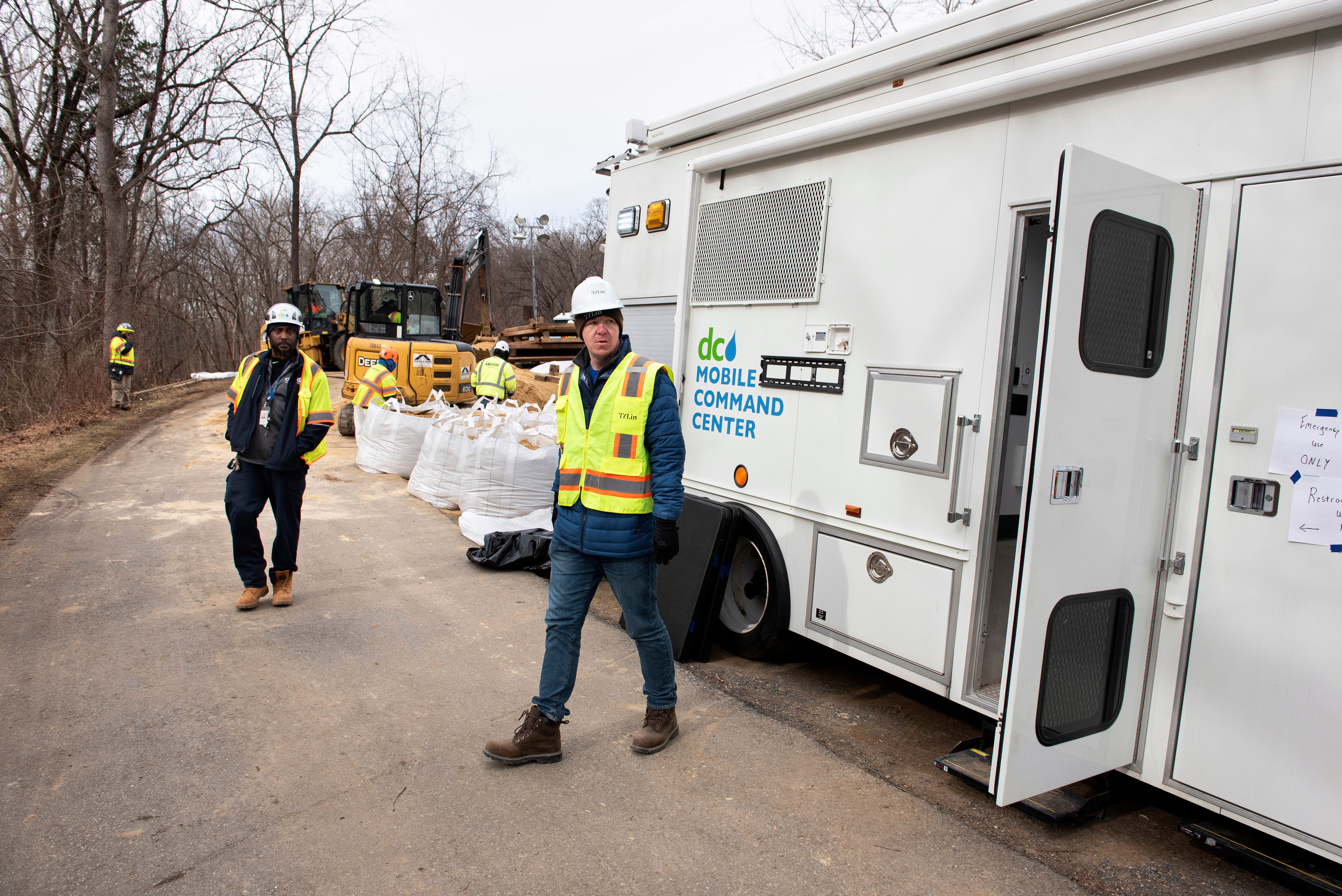 Sewage like a geyser: DC pipe rupture pollutes Potomac River