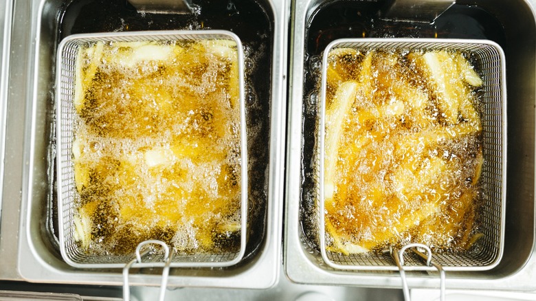 What's the real difference between deep-frying and pan-frying?