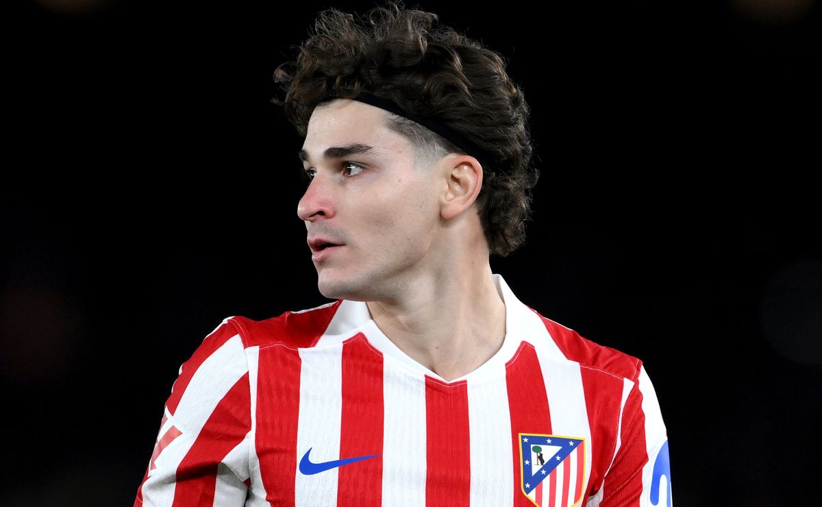 Julian Alvarez’s agent delivers 10-word response to Barcelona transfer rumors<br><br>