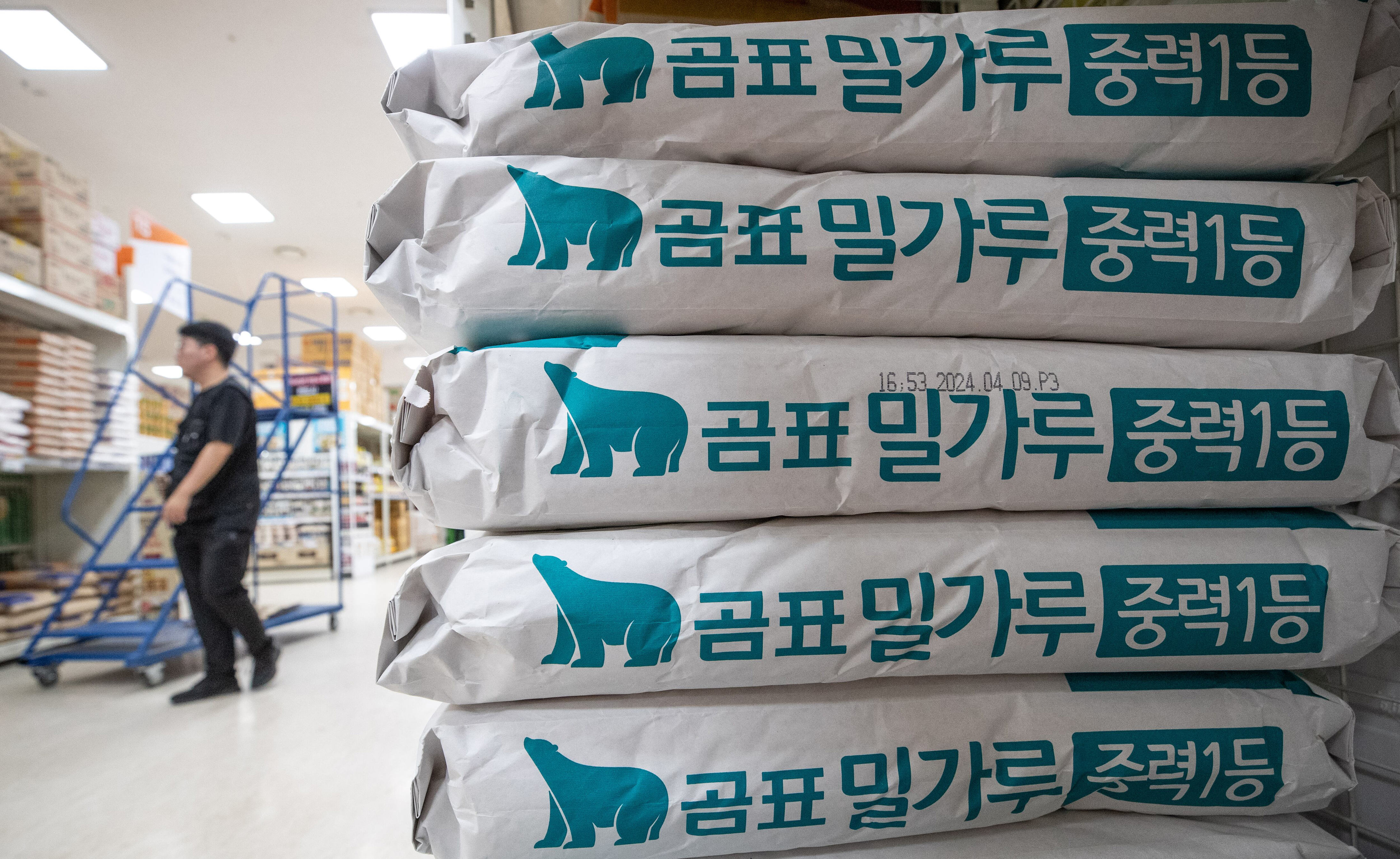 Court dismisses arrest warrants for flour price-fixing executives